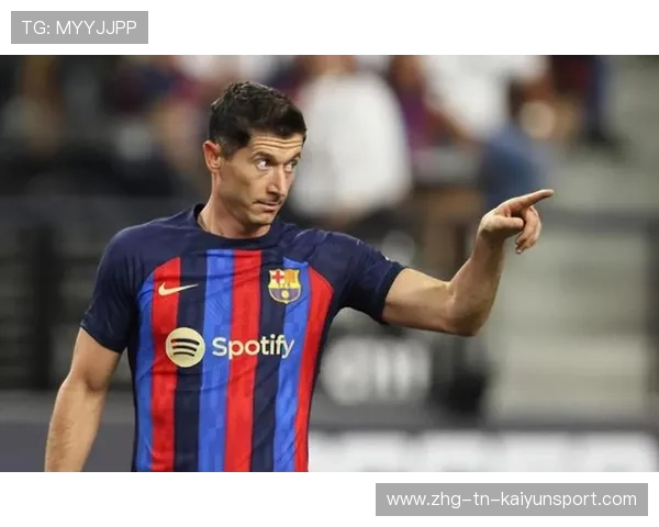 莱万坚守巴萨承诺，稳定更衣室情绪至关重要