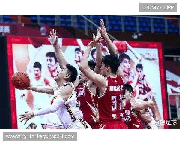 关键球顶着两人命中，全队跪着庆祝